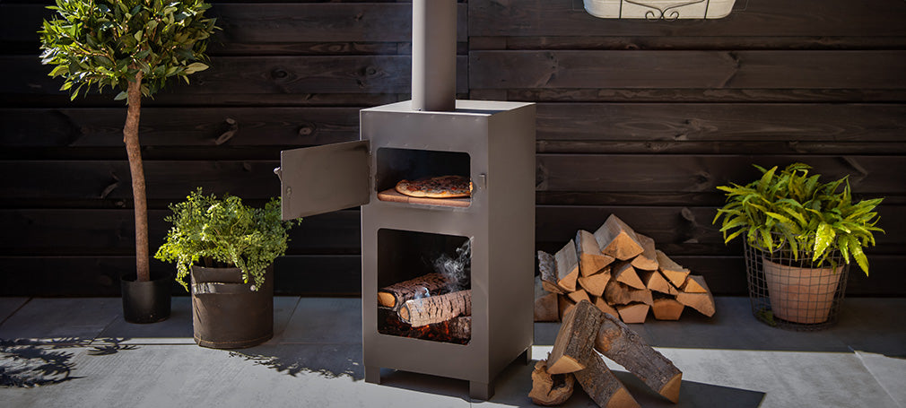 Gör perfekta pizzor i en vedeldad pizzaugn